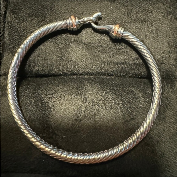 Silver Cable-like Bracelet with cute horseshoe hook clasp - Picture 2 of 5